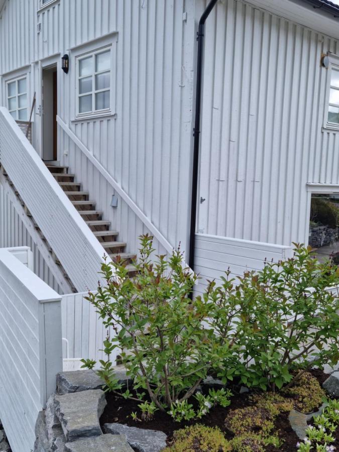 Loftsleilighet Midt I Sentrum Skjervoy Buitenkant foto