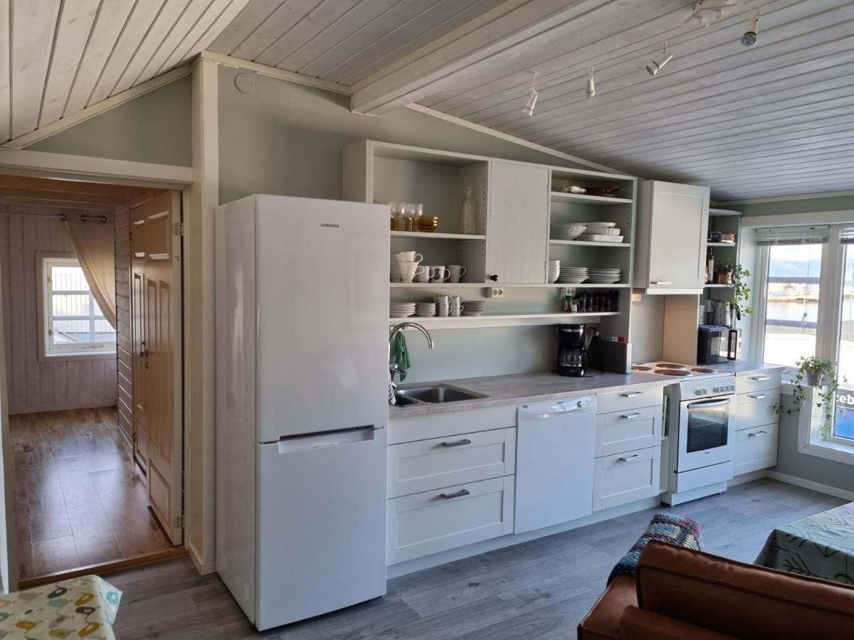 Loftsleilighet Midt I Sentrum Skjervoy Buitenkant foto