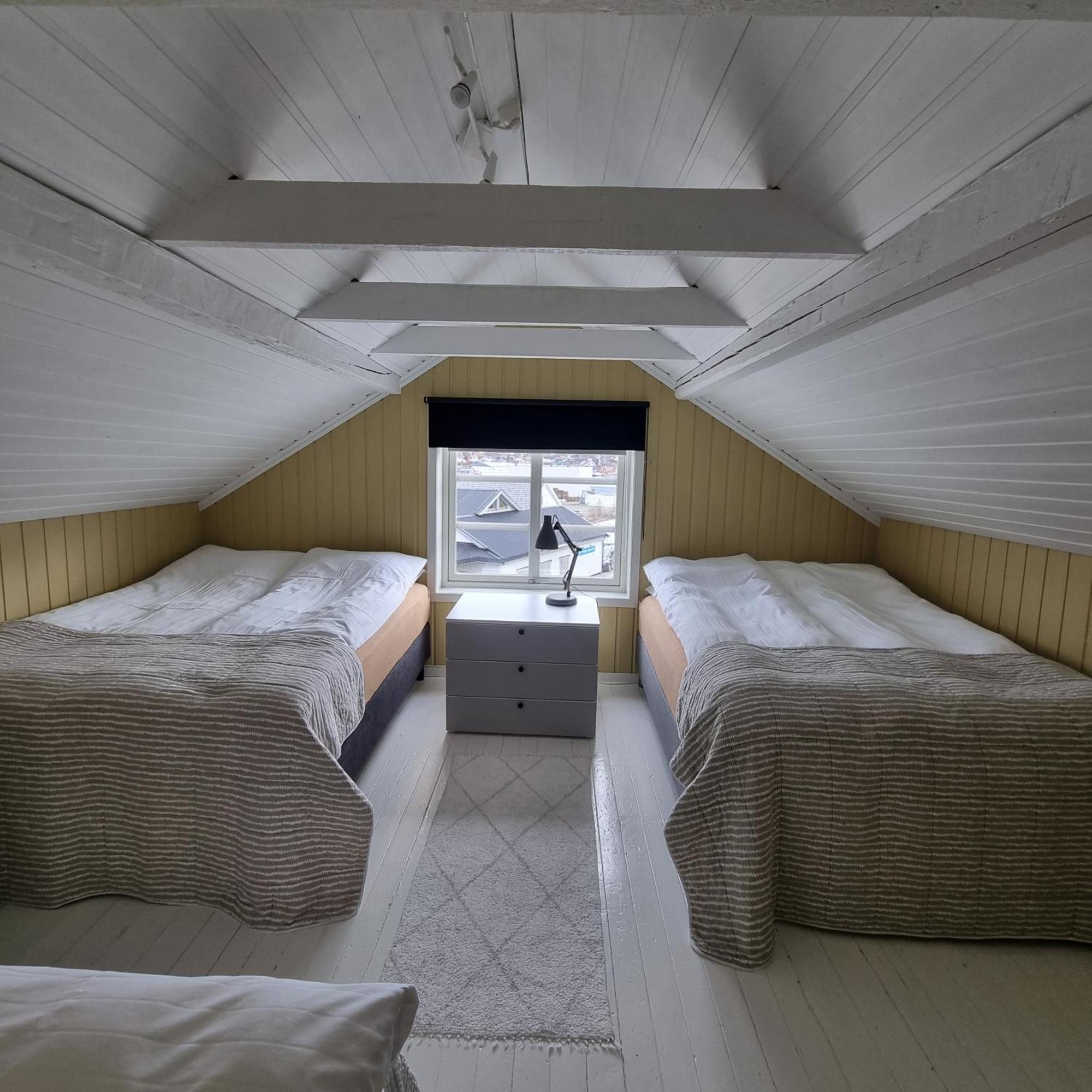 Loftsleilighet Midt I Sentrum Skjervoy Buitenkant foto